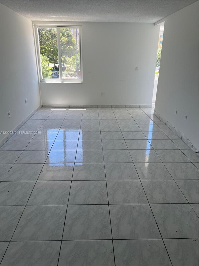 Building Photo - 250 180th Dr