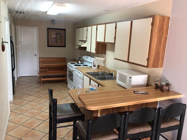 Building Photo - 2050 Oleander Blvd