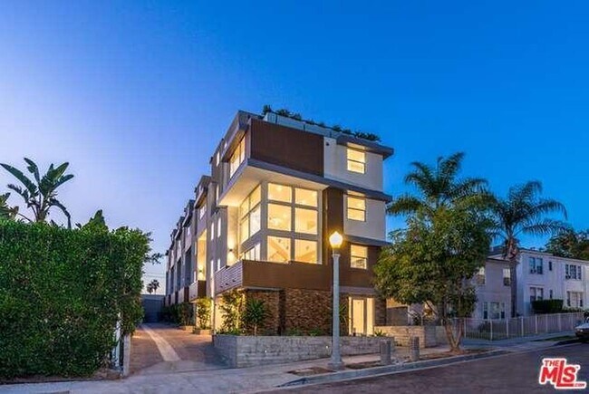 Frente del complejo - 5403 W Wilshire Vista Ln