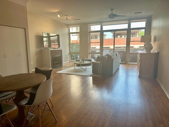 Foto del edificio - 324 N Jefferson St