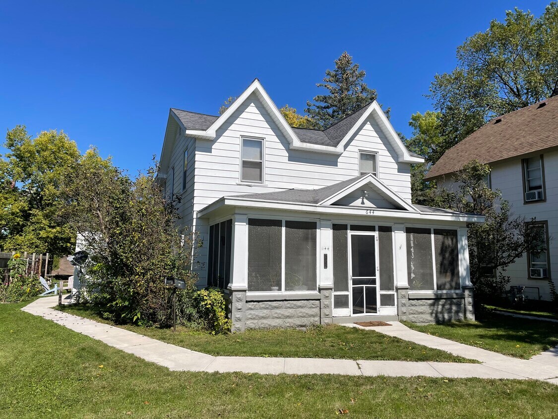 644 Galloway St Unit 1, Eau Claire, WI 54703 Apartments 644 Galloway