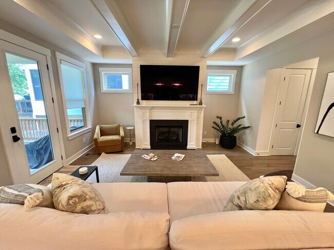 Foto del edificio - FURNISHED 3 Bed, 2.5 Bath Home 2 Mile from...