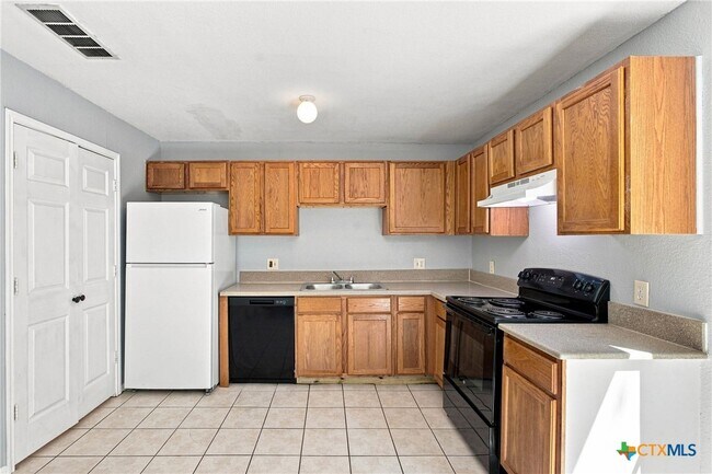 Building Photo - 3410 Victoria Cir
