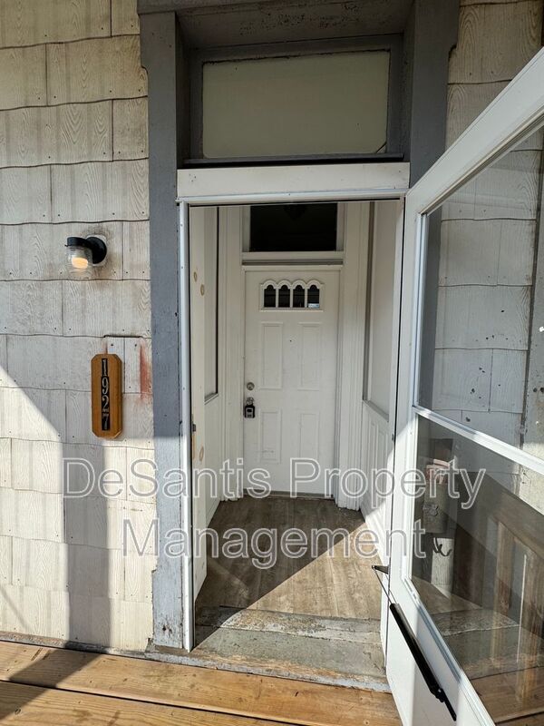 Foto del edificio - 1927 Lithgow Ave
