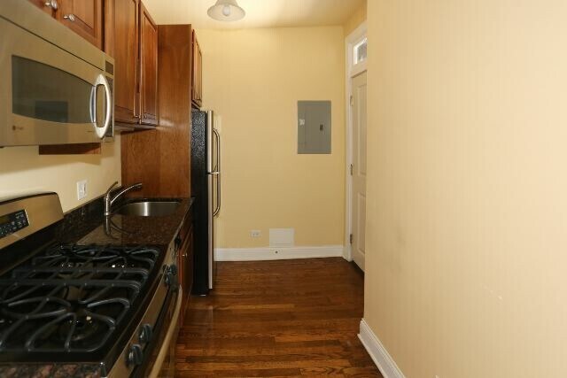 Building Photo - 746 W Addison St