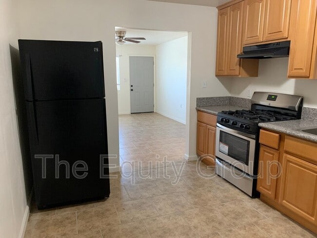 Building Photo - 1613 E Douglas Ave