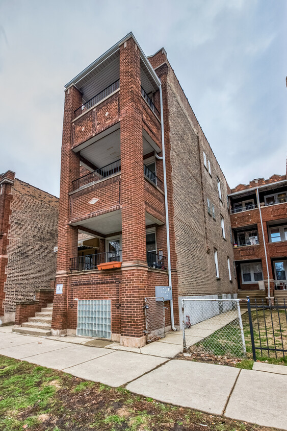 Foto principal - 2452 W Walton St