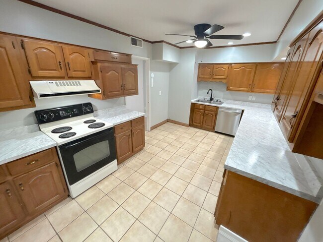 Foto del edificio - 5366 Brantford Ave