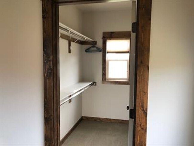 Building Photo - 4 bedroom 3 bath home in Ryen Glenn