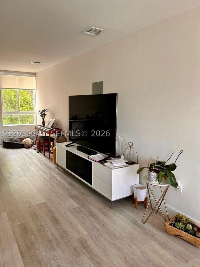Foto del edificio - 2561 NE 193rd St