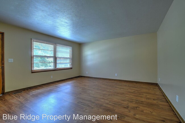 Foto del edificio - 3 br, 1.5 bath House - 1505 Stratford Road