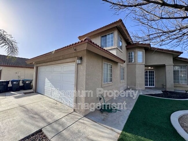 Foto del edificio - 40475 Crystal Aire Ct