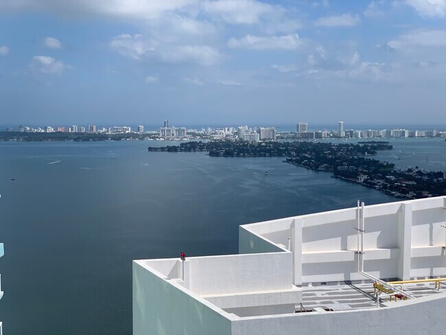 Building Photo - 1900 N Bayshore Dr