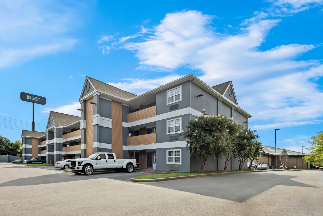 Exterior - 214 Langley Pl