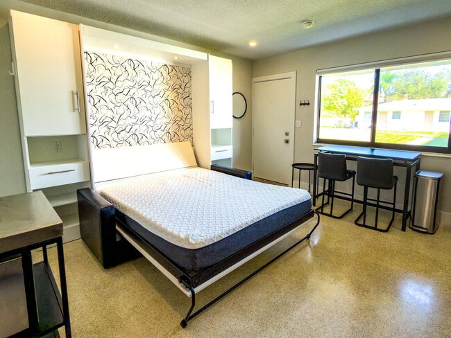 Building Photo - 47 NE 16th Pl