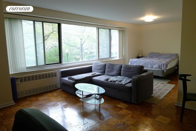 Building Photo - 400 Central Prk W