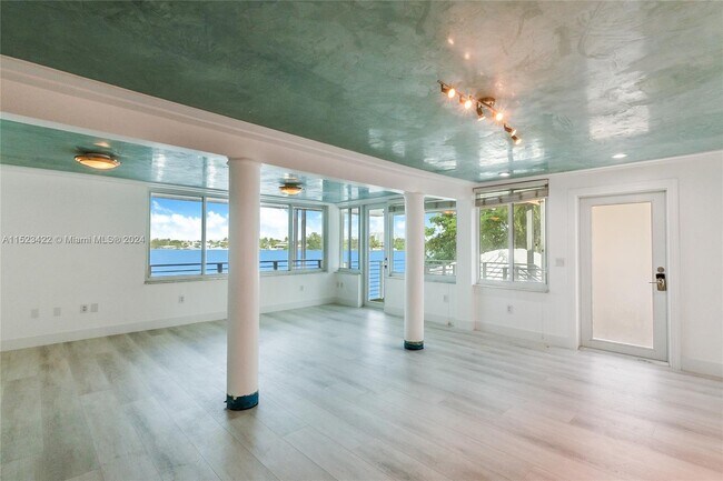 Building Photo - 405 N Hibiscus Dr
