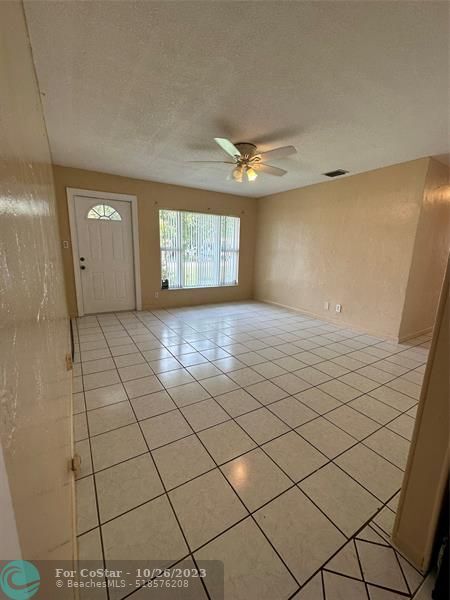 Building Photo - 6940 SW 24th Ct