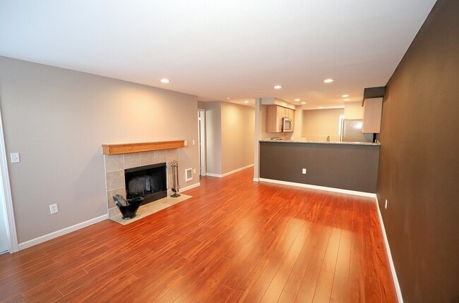 Building Photo - Aspen Grove Condo