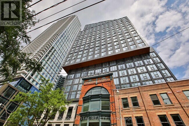Photo du bâtiment - 100 Queen St E