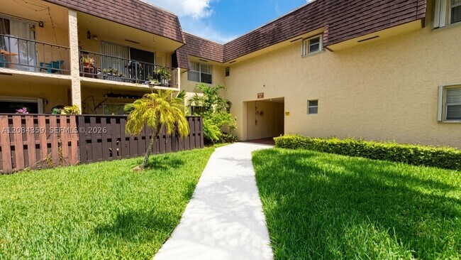 Building Photo - 9100 SW 137th Ter