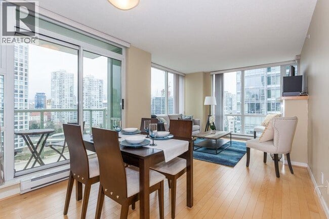 Building Photo - 1077 Marinaside Crescent