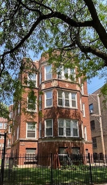 Foto principal - 1216 W North Shore Ave