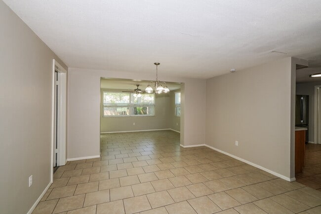 Building Photo - 10933 Felsdale Ave