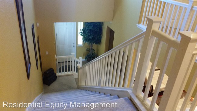 Building Photo - 4 br, 3.5 bath House - 1145 Fergusen Way