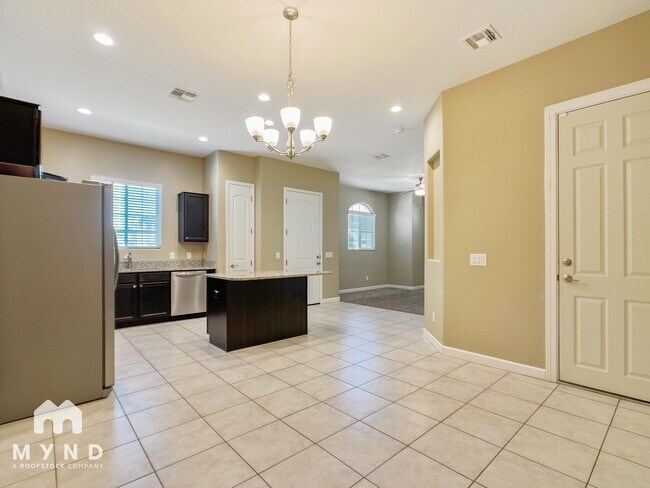 Building Photo - 1367 S Country Club Dr