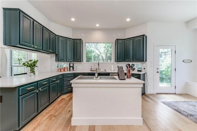 Building Photo - 4809 Whispering Valley Dr