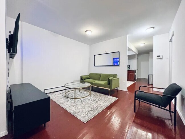 Foto del edificio - Furnished room/NOT APARTMENT