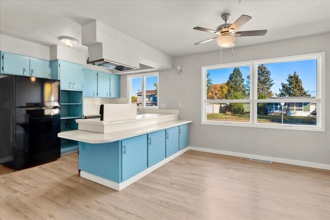 Building Photo - 330 Glee Pl