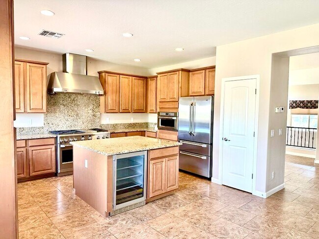 Building Photo - 722 E Sipapu Dr