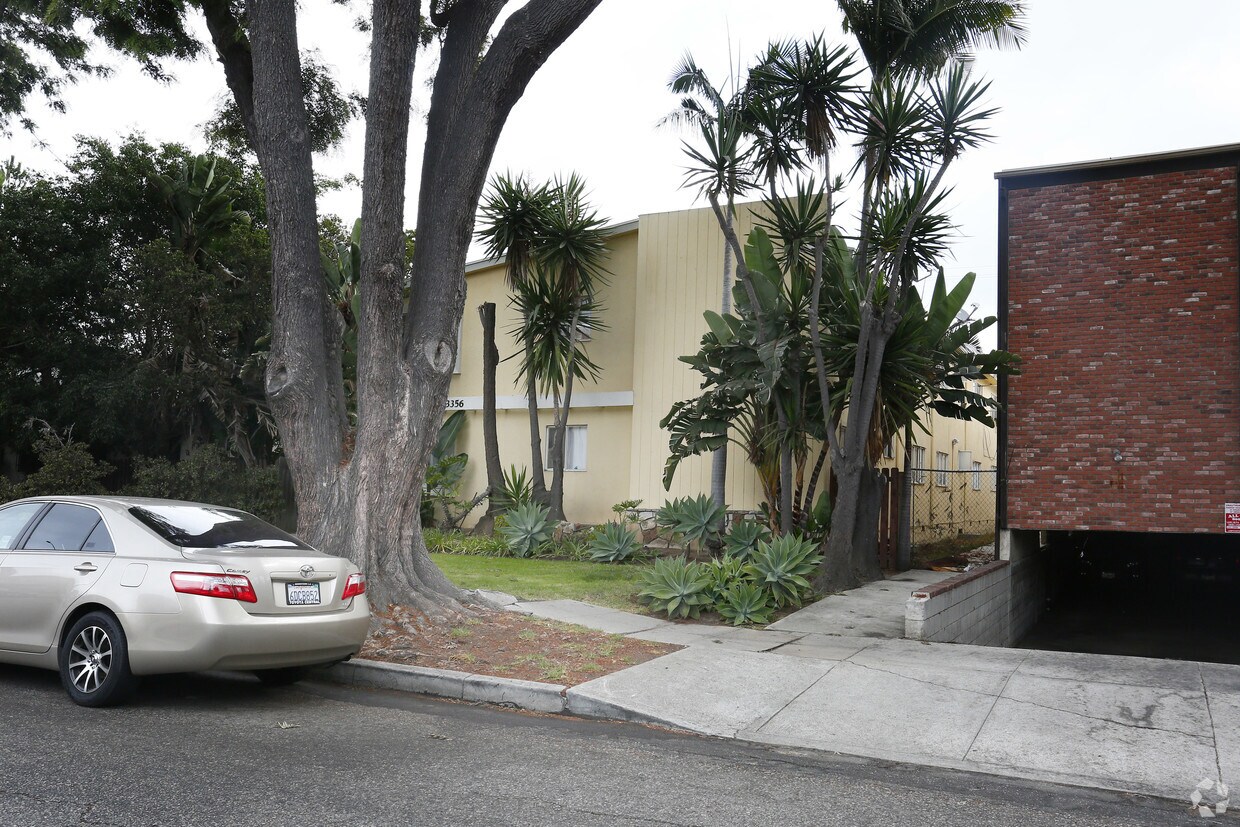 Building Photo - 3356 Mentone Ave