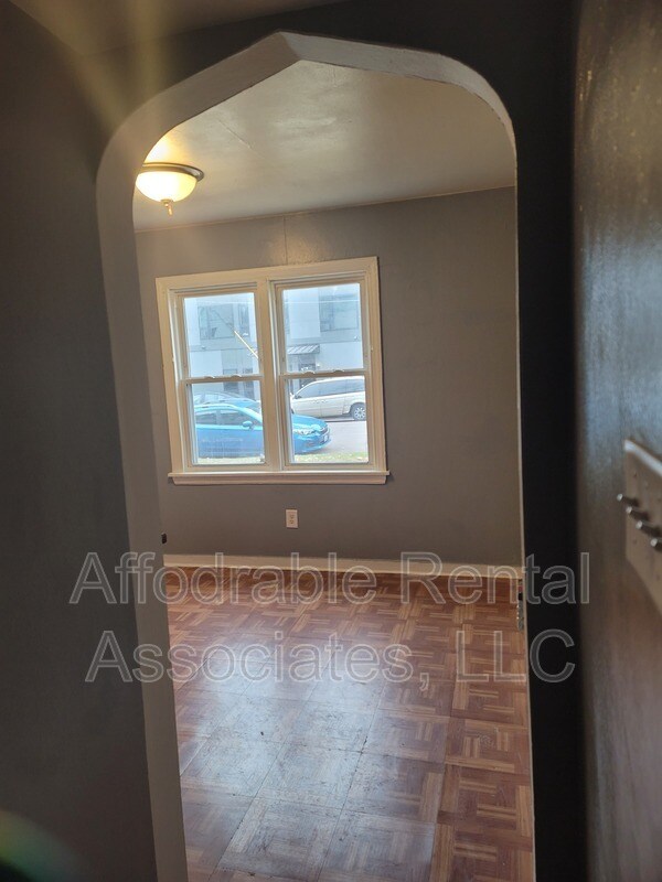 Building Photo - 833 S 14th St