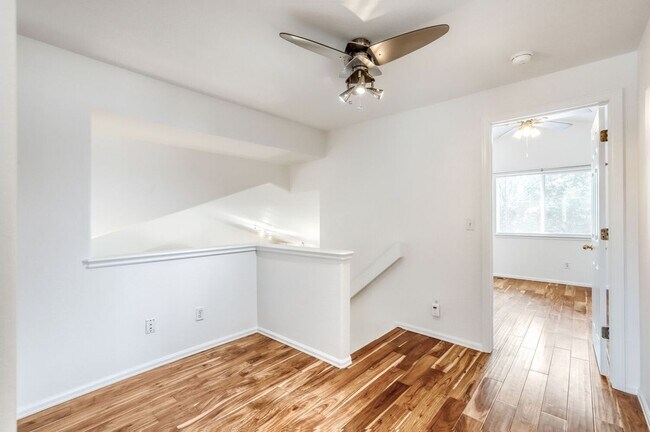 Foto del edificio - 1633 Deerwood Dr