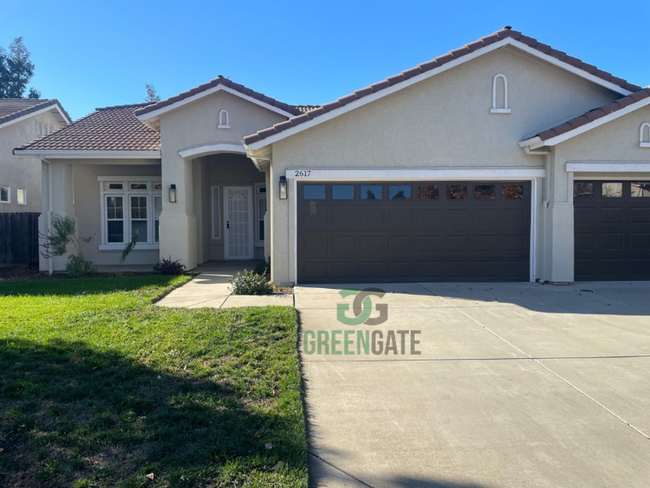 Building Photo - Gorgeous NorthEast Modesto 4 Bedroom Modes...