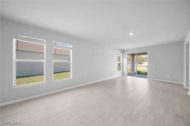 Building Photo - 900 Friendship Cir