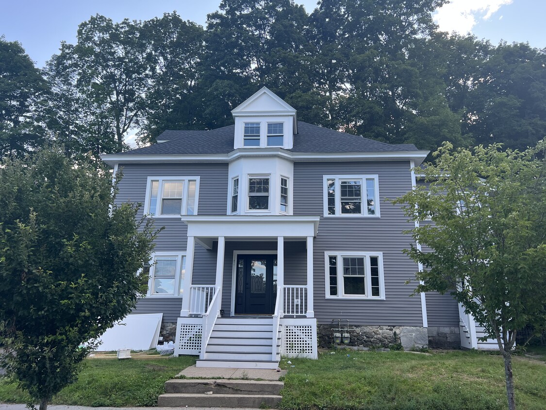 Primary Photo - 19 Richmond Ave