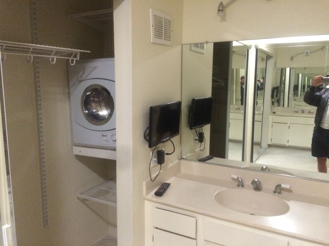Primary Photo - 7948 Mission Center Ct