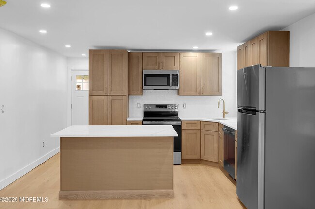 Foto del edificio - 231 Blaine Ave