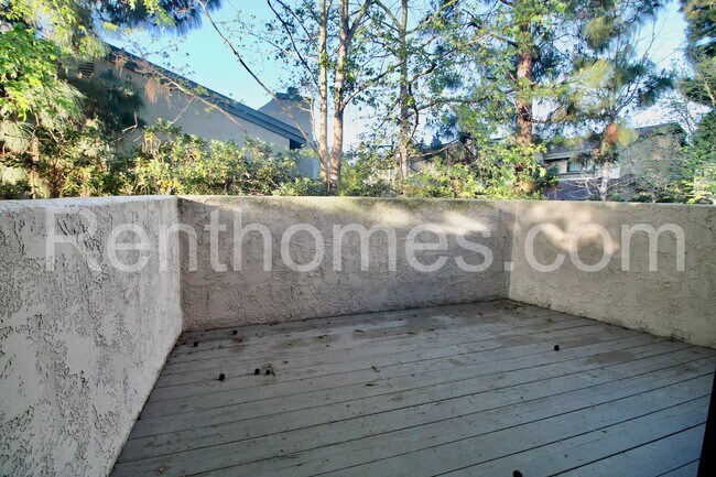 Building Photo - La Jolla, 8440 Via Sonoma #78 - Ideal Loca...