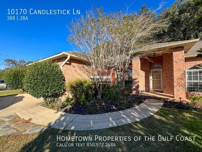 Foto del edificio - 3-Bedroom Home with Office Located in Nort...