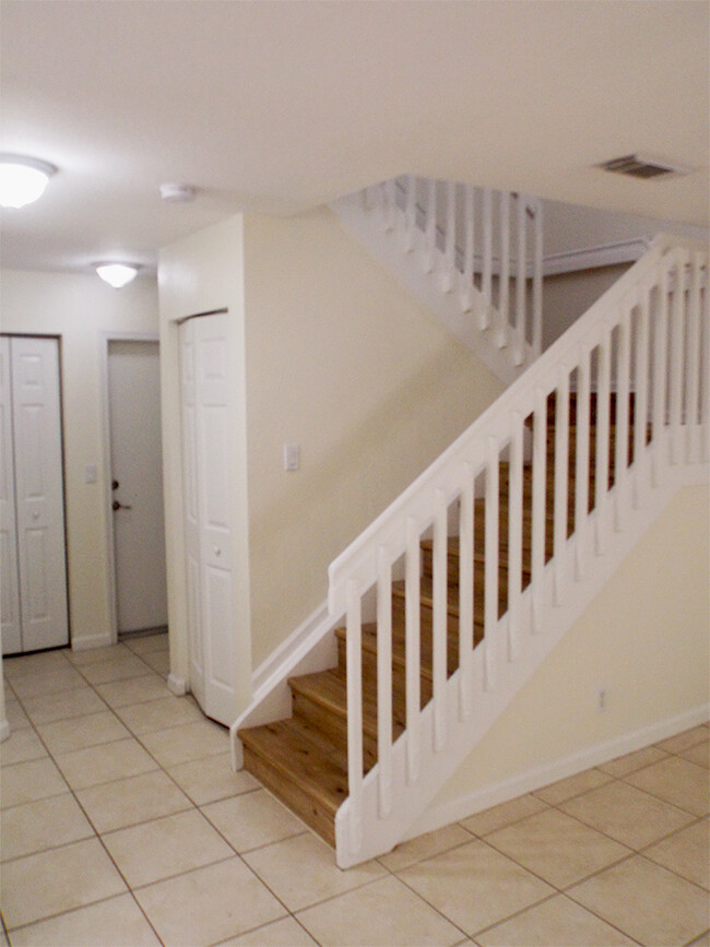 Entryway - 3040 Waddell Ave