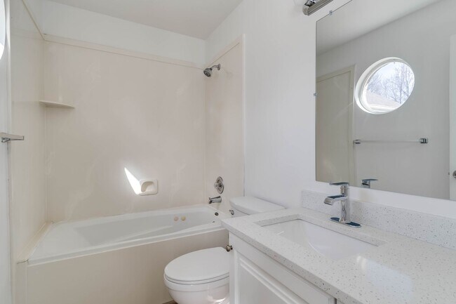 Building Photo - Beautiful Single Family Home For Rent Loca...