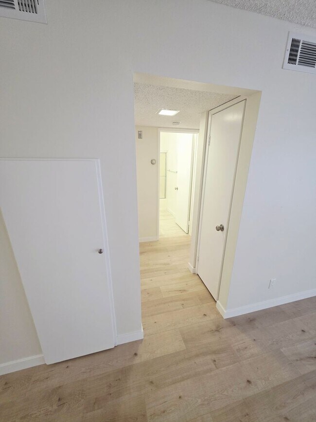 Foto del edificio - 1105 Melrose Ave