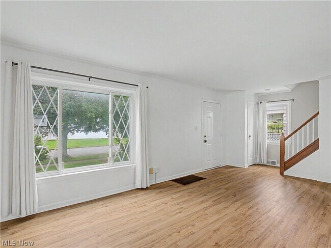 Foto del edificio - 329 Pierce Ave