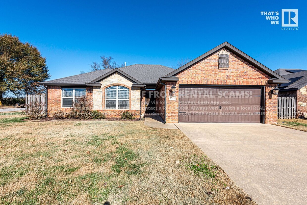 Primary Photo - 3705 W Amour Dr