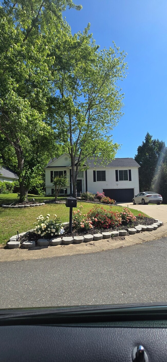 Building Photo - 1610 Oak Knoll Ln